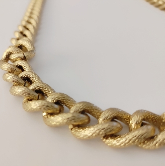 VINTAGE Giant Link Gold Chain Lightweight Lyon Curb Necklace 26" - Picture 7 of 9